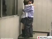 หลุดคลิปหลุดนักเรียนคาชุดแอบมาเล่นเสียวกันตรงบันใด อย่างเอ็กซ์คะเงี่ยนก็ไม่ไปเปิดห้องเย็ดเลยว่ะ คลิปหลุดของมาก